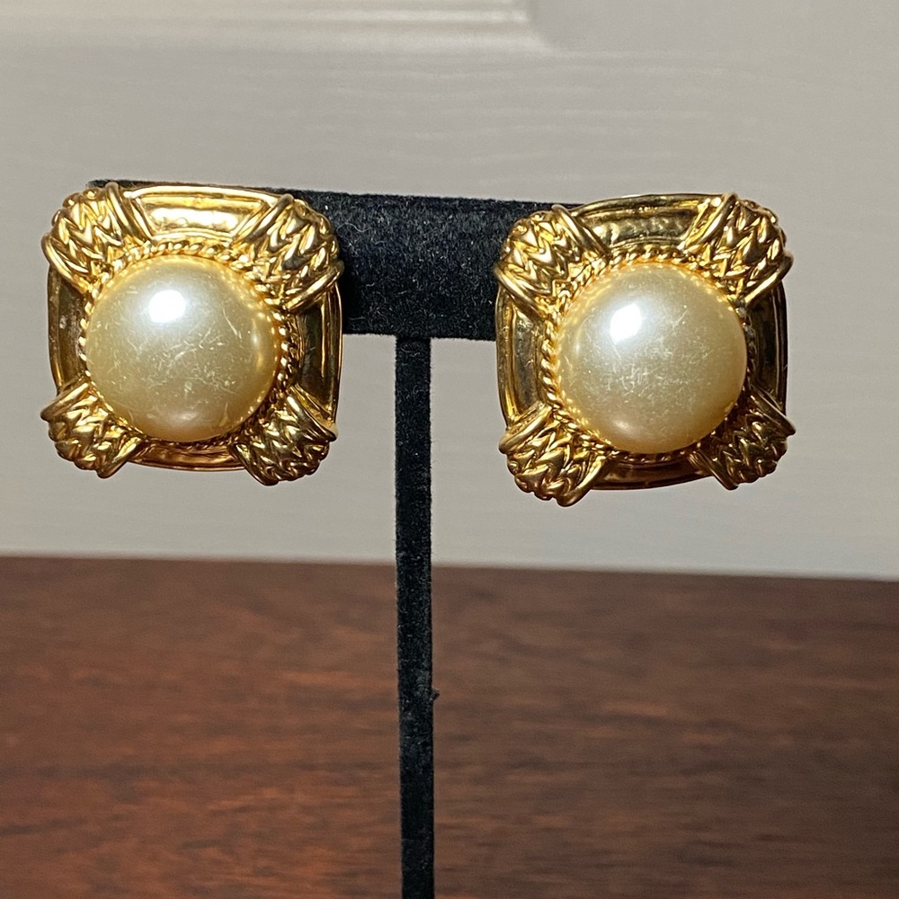 Vintage Faux Pearl Statement Clip-On Earrings – Gold Tone